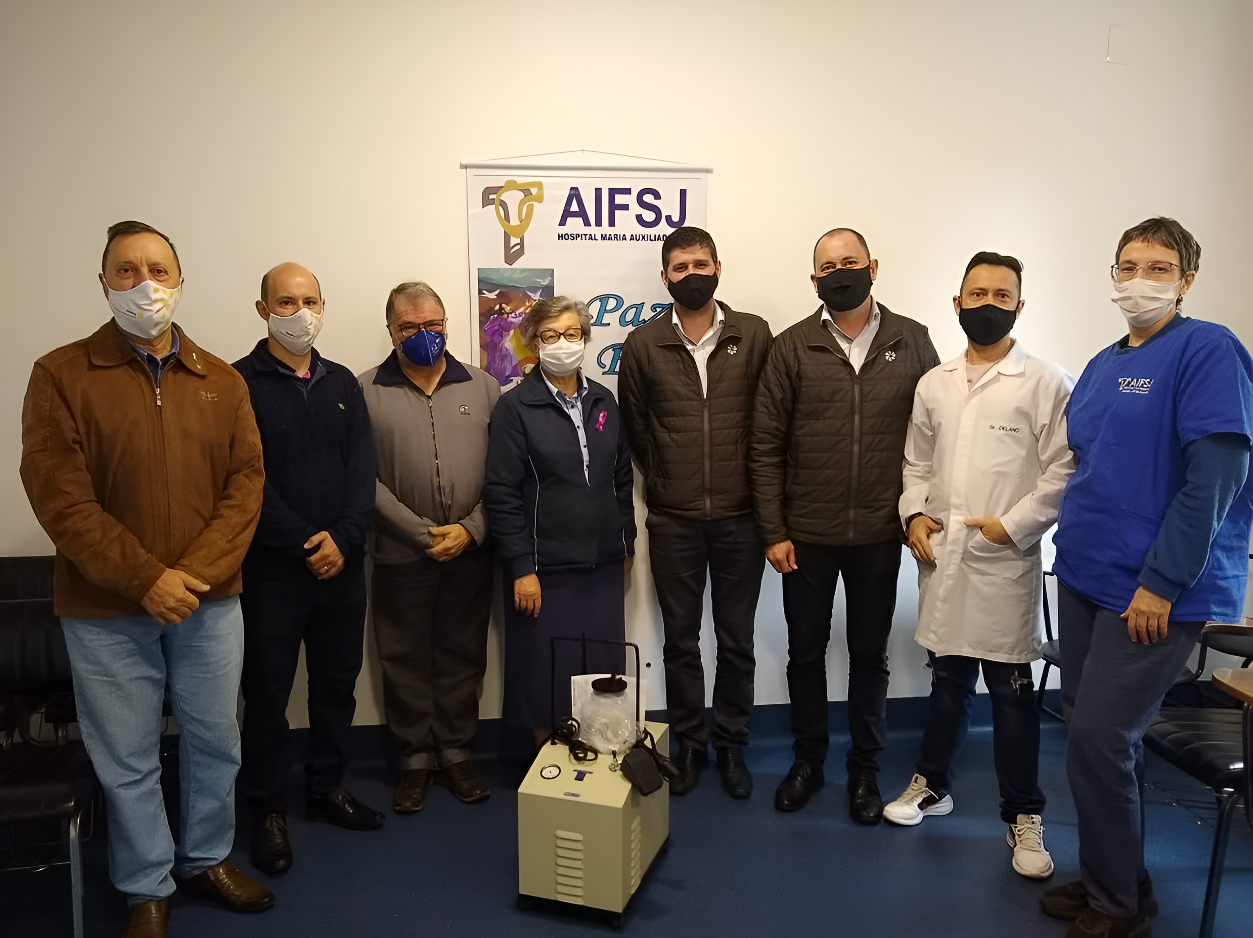 Foto da notícia: Sicredi e Rotary fazem doação de bomba aspiradora